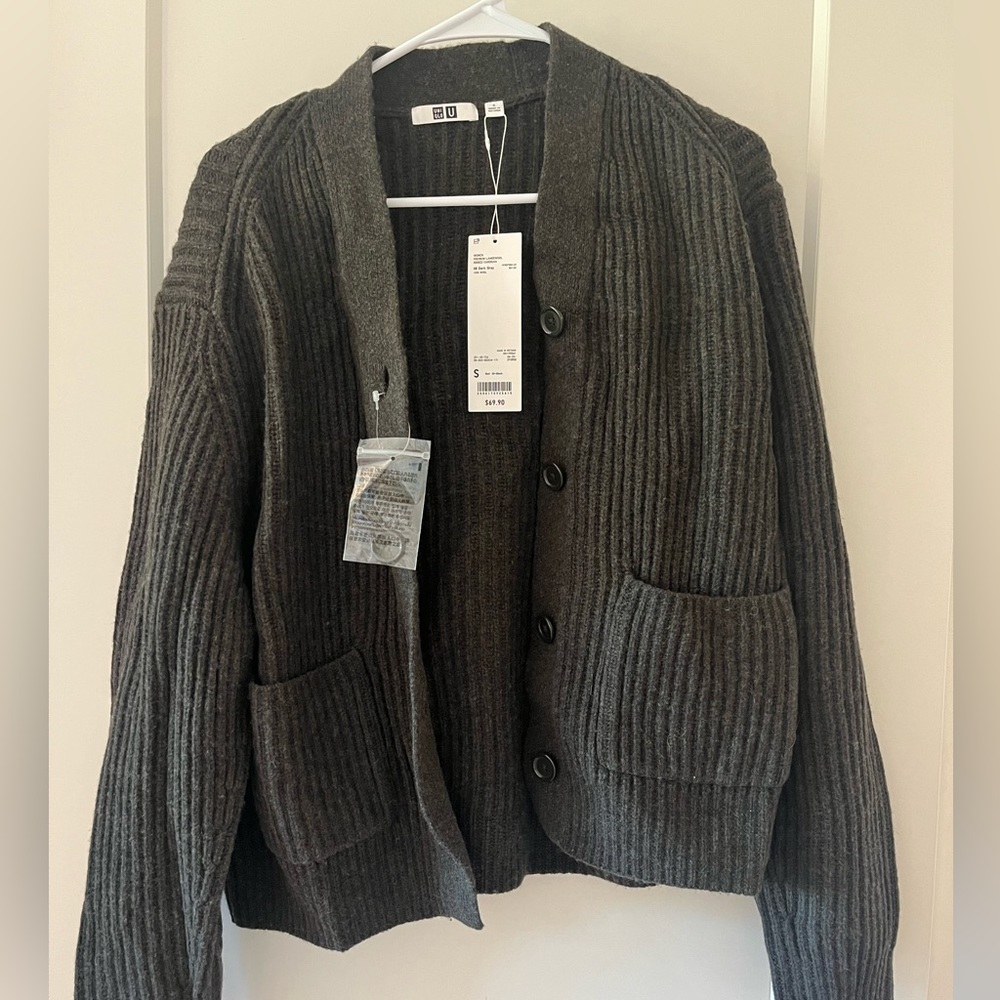 Uniqlo Souffle Yarn Short Cardigan. Size S. Dark Grey.